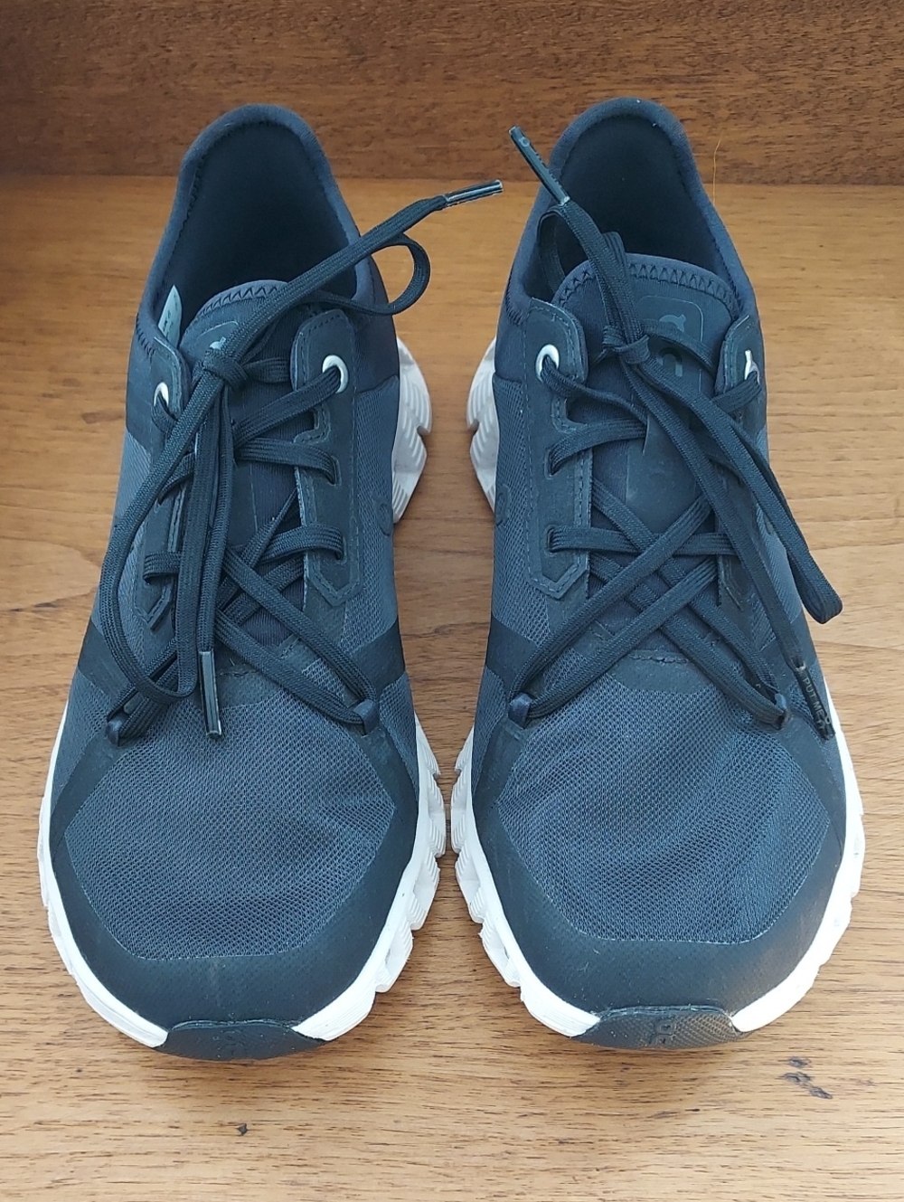 EUC ON CLOUD sneakers